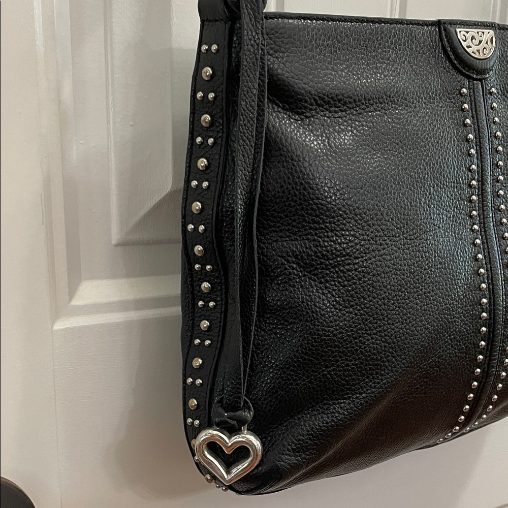 🖤🖤BRIGHTON Black Pebbled LeatherStudded Crossbody Bag with Heart Charm - Picture 4 of 11